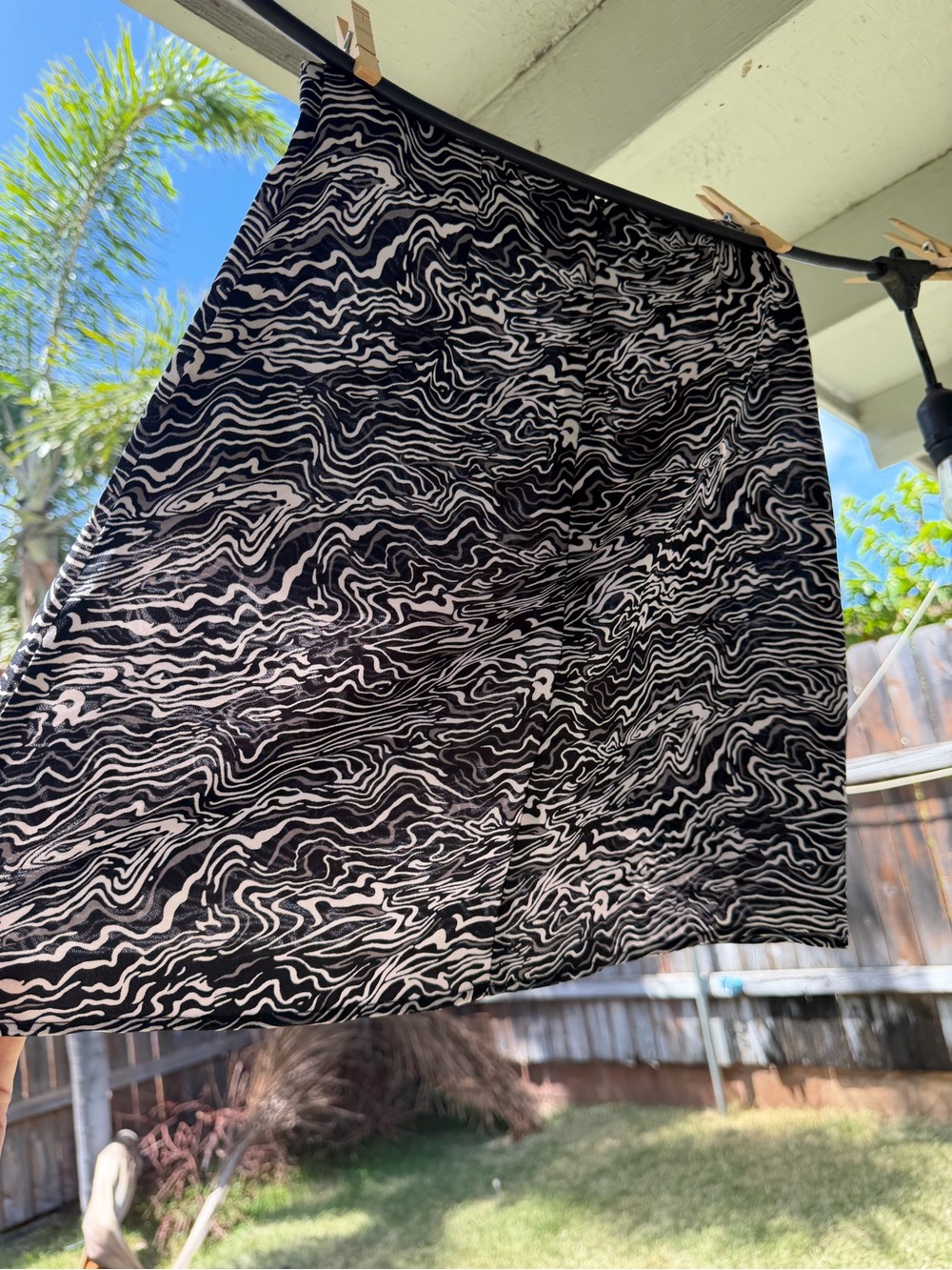 Women Black & White Wave-Print pencil miniskirt